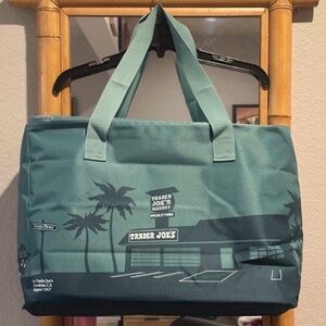 NEW limited edition large Reusable Insulated Bag by Trader Joe's / So Cal - NWT